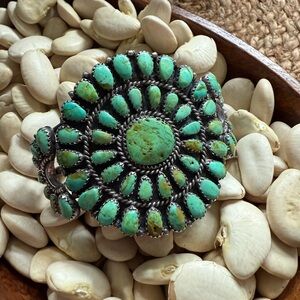 🎉SOLD🎉1980’s Navajo Signed Cluster Cuff